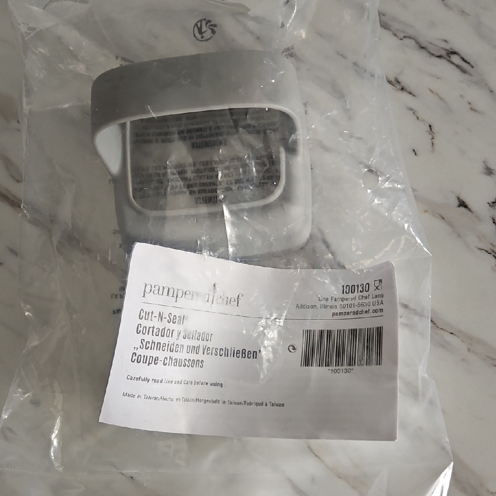 Pampered Chef Gray Sandwich Sealer.
